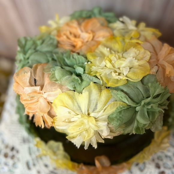 Vintage Elegant Floral Hat with Pastel Accents main image 4
